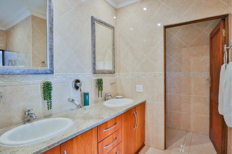 5 Bedroom Property for Sale in Xanadu Eco Park North West